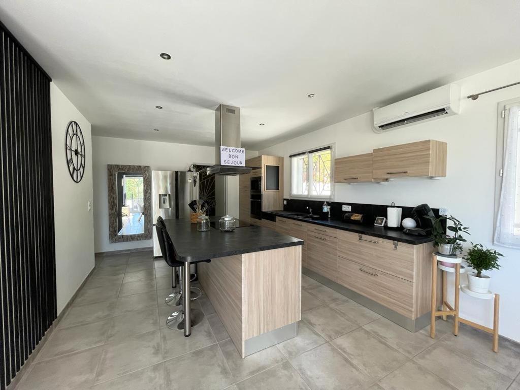 Villa Avec Piscine Cuers Εξωτερικό φωτογραφία
